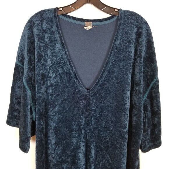Free People We The Free Women Luxe Tee Blue Crushed Velvet Sz  L Slit Side - Picture 2 of 7